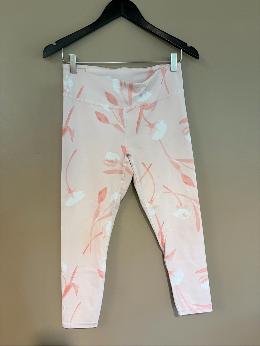 Fabletics Pink Floral Leggings in Sonnet